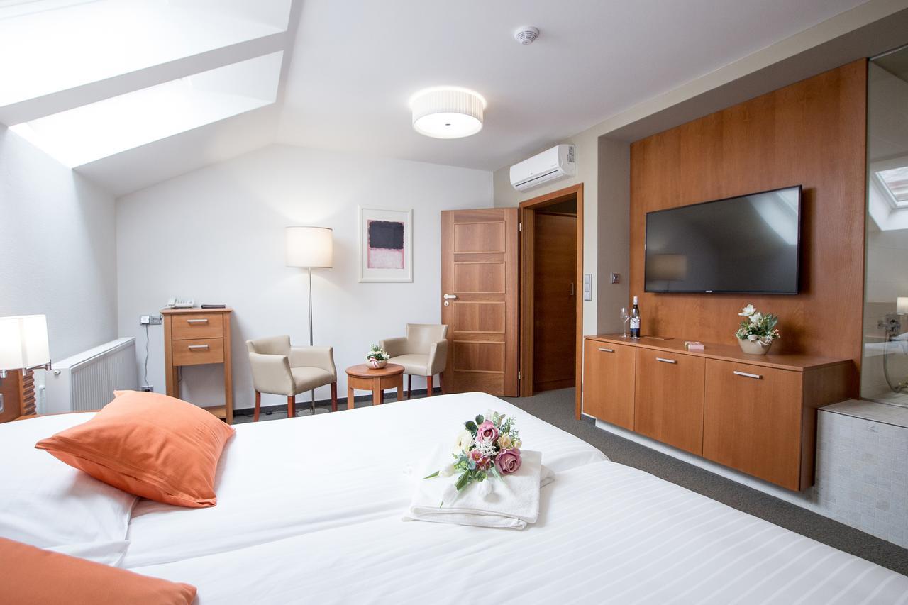 Hotel Pod Vezi Strážnice Eksteriør billede