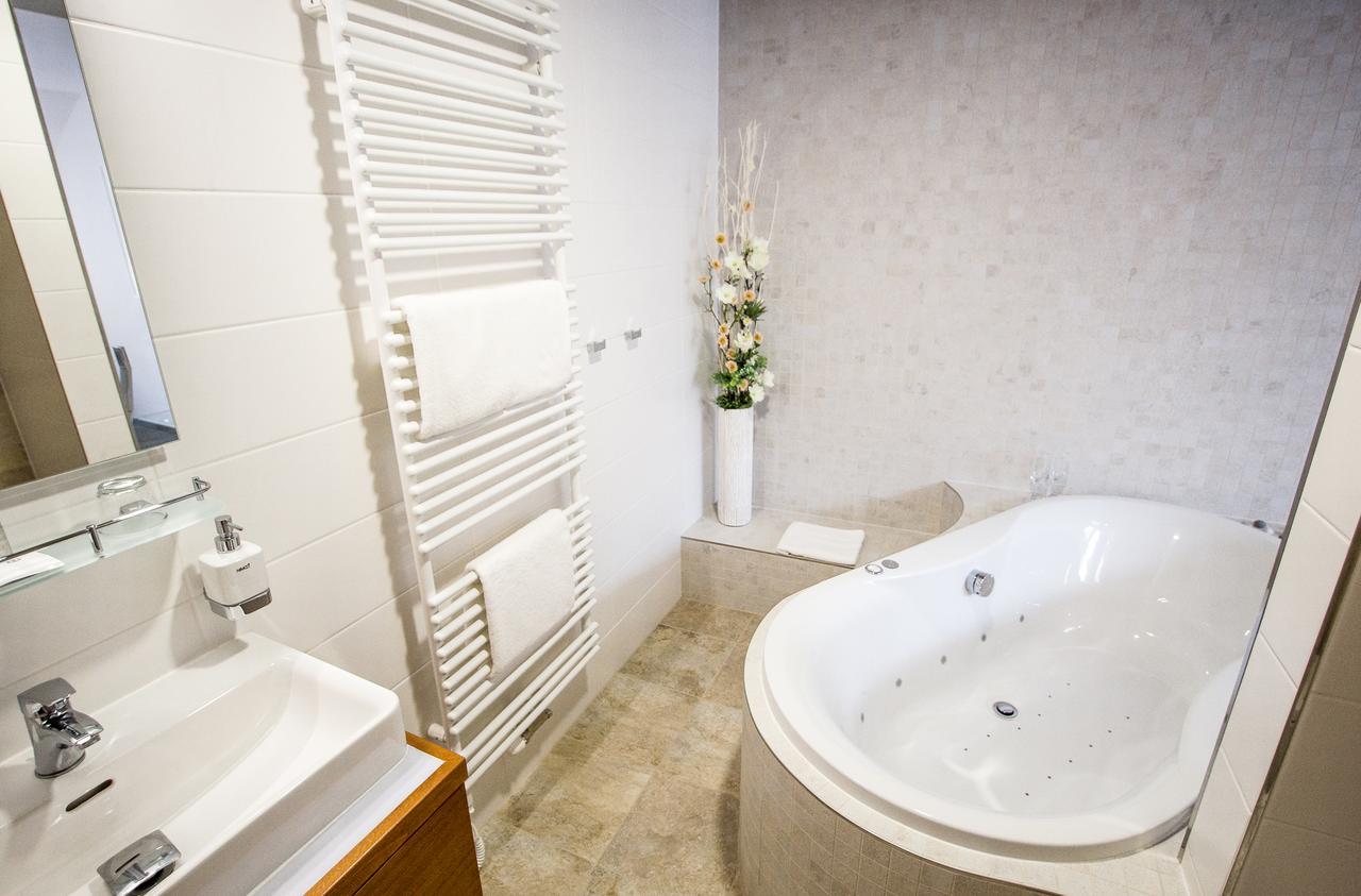 Hotel Pod Vezi Strážnice Eksteriør billede